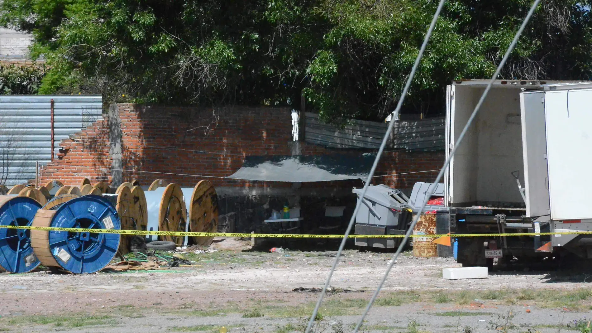 Protección Contra Riesgos Sanitarios ya realizó acciones en este predio.  Foto César Ortiz.